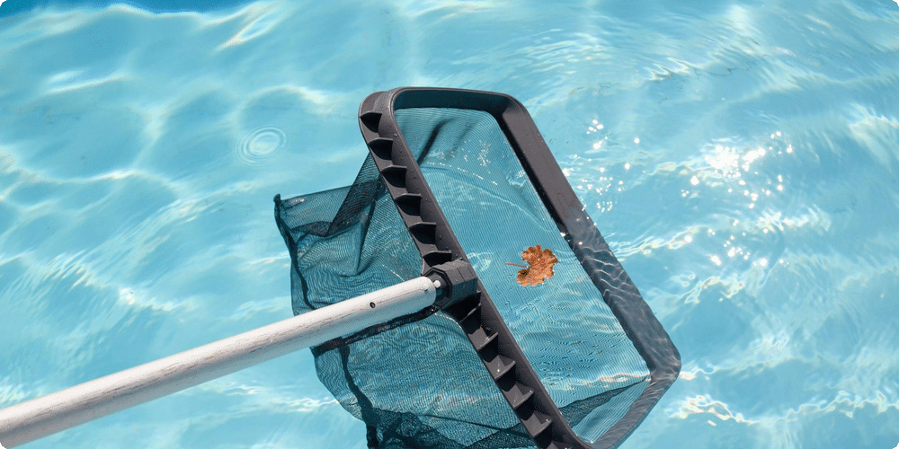 Pourquoi entretenir son abri de piscine est-il crucial ?
